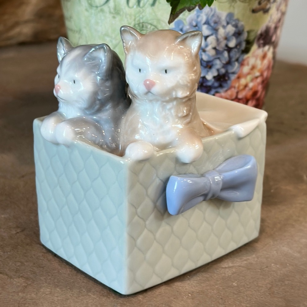 Nap by Lladro  two cats in a box